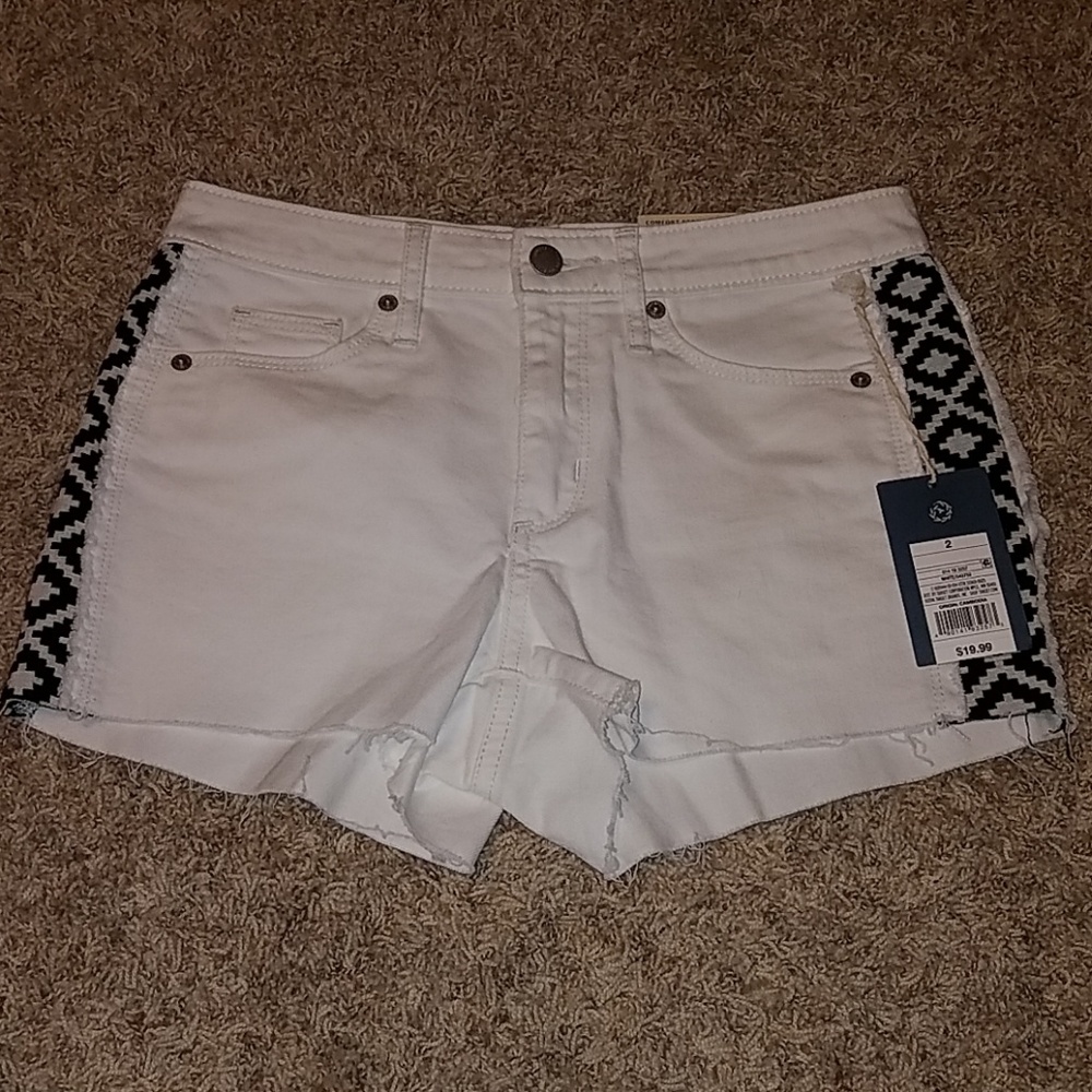 High Rise White Shorts - Picture 2 of 7